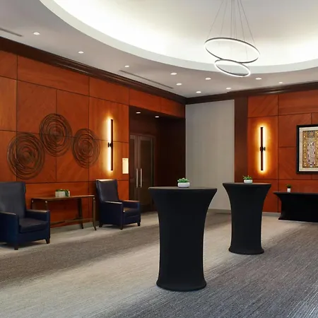 Courtyard By Marriott Hamilton-3