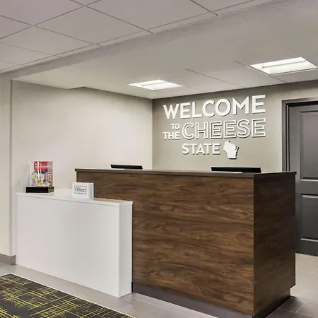 Hampton Inn Milwaukee Brookfield-3