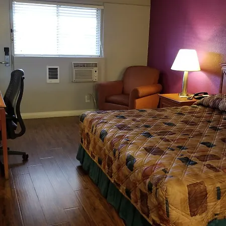 Santa Fe Inn - Pueblo-2
