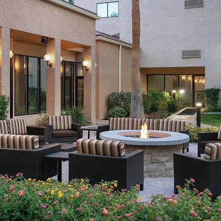 Courtyard By Marriott Las Vegas Convention Center-2
