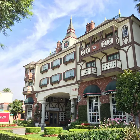 Anaheim Camelot Inn & Suites-2