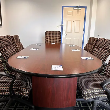 Travelodge By Wyndham Fort Wayne North-3