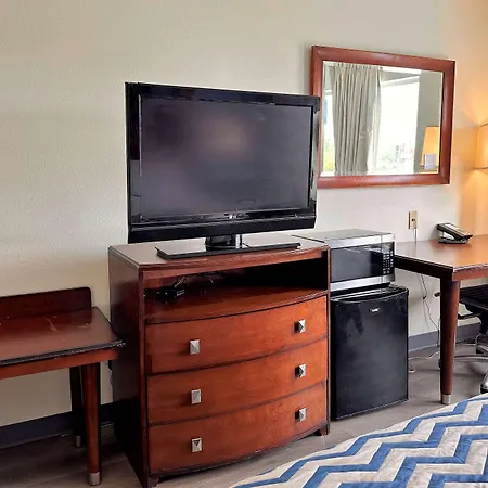 Travelodge By Wyndham Fort Wayne North-2