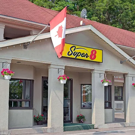 Super 8 By Wyndham Niagara Falls North-2