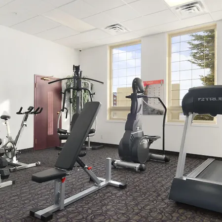 Ramada By Wyndham Red Deer Hotel & Suites-2