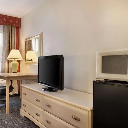 Baymont By Wyndham Des Moines North-2