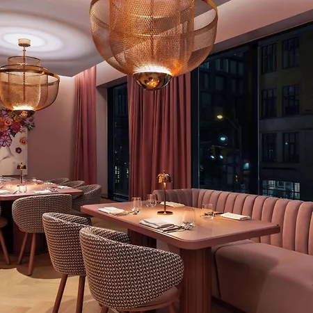Revery Toronto Downtown, Curio Collection By Hilton-2