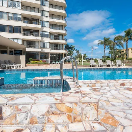 Southern Cross Beachfront Holiday Apartments-3