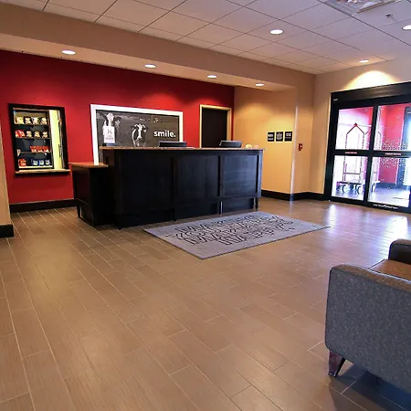 Hampton Inn & Suites Grand Forks-3