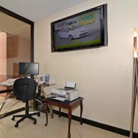 Econo Lodge Inn & Suites Memphis East-3