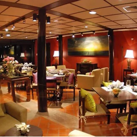 Rose Hotel-3