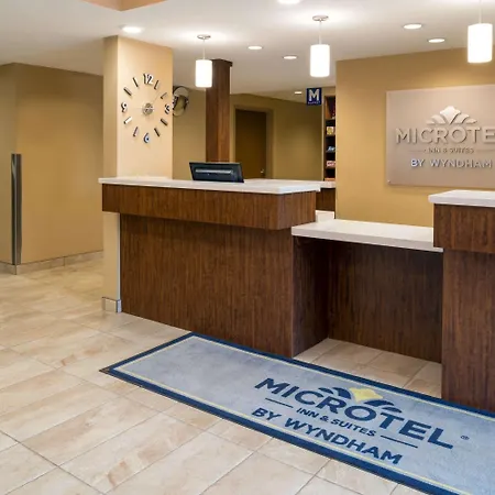 Microtel Inn & Suites By Wyndham Red Deer-3