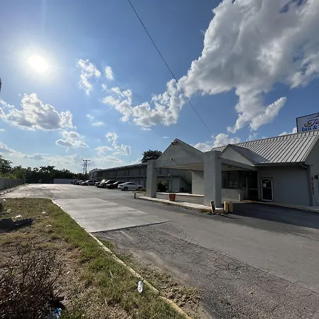 Mid Towne Inn & Suites-3