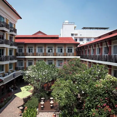 Rambuttri Village Plaza-3