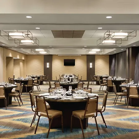 Hilton Garden Inn Calgary Downtown-2