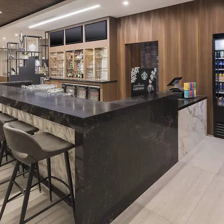 Courtyard By Marriott Burlington-Oakville-3