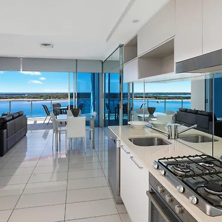Silvershore Apartments On The Broadwater-3