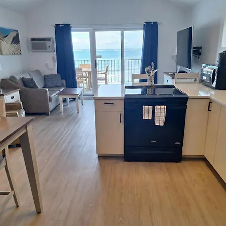 Pointes North Beachfront Hotel - 2 Person Spa Tub Studios-3