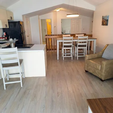 Pointes North Beachfront Hotel - 2 Person Spa Tub Studios-2