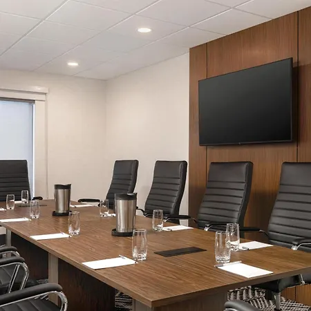 Hampton Inn & Suites By Hilton Windsor-2