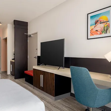 Hilton Garden Inn Las Vegas Strip South-3