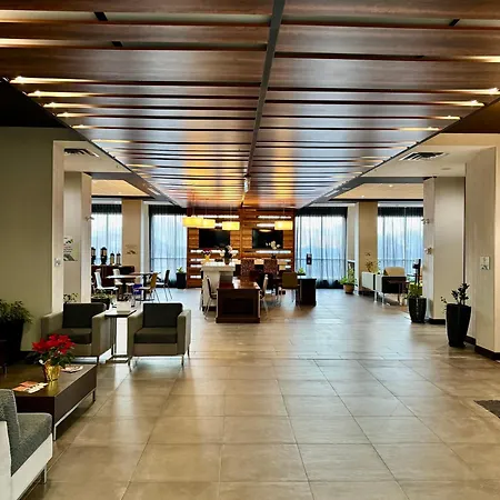 Wingate By Wyndham Kamloops-2