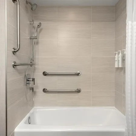 Hampton Inn & Suites By Hilton Windsor-3
