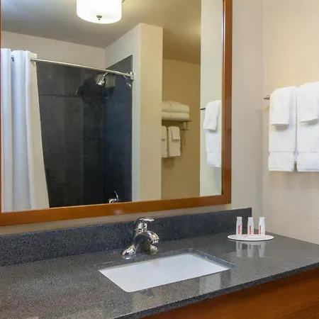 Baymont By Wyndham Grand Forks-2