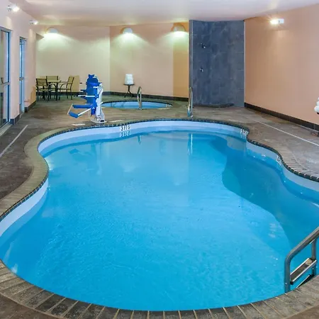 Baymont By Wyndham Grand Forks-3
