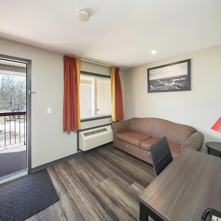 Super 8 By Wyndham Kingston-3