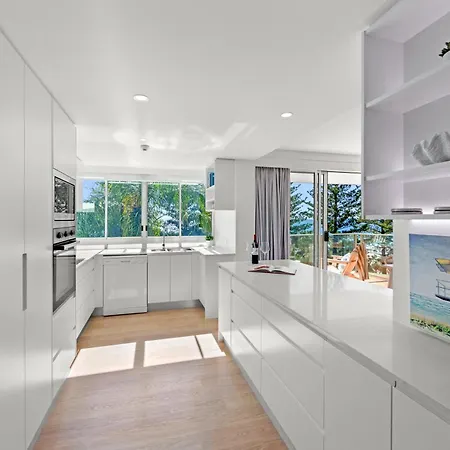 Pacific Regis Beachfront Holiday Apartments-2
