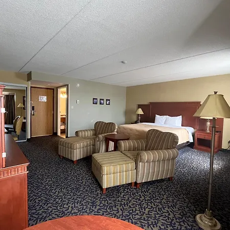 Quality Inn & Suites Bay Front-3