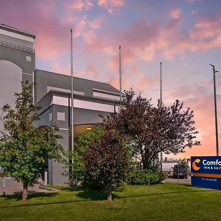 Comfort Inn & Suites Calgary Airport - South-3