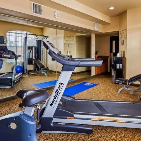 Best Western Windsor Pointe Hotel & Suites-Frost Bank Center-3