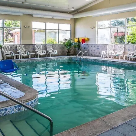Quality Inn & Suites Ann Arbor Hwy 23-3