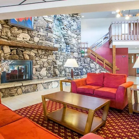 Econo Lodge Inn & Suites-3