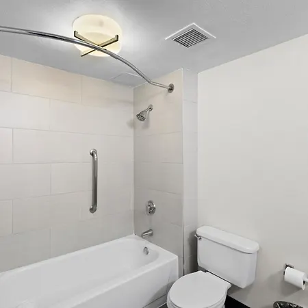 Greentree Inn & Suites Phoenix Sky Harbor-3