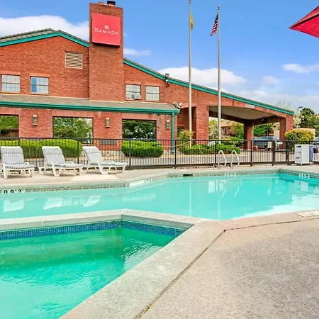 Ramada By Wyndham Albuquerque Airport-2