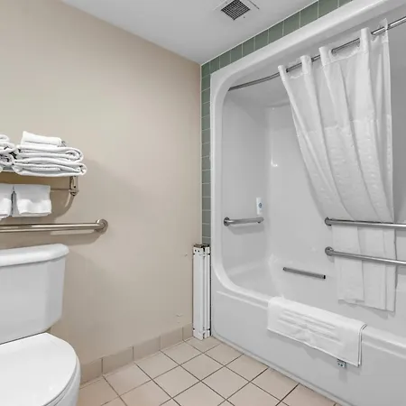 Comfort Suites Airport-3