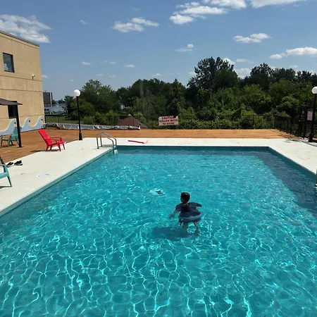 Ramada By Wyndham Belleville Harbourview Conference Center-3