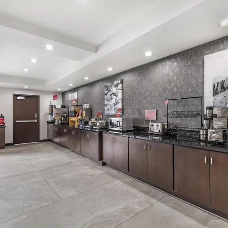 Best Western Plus Airport Inn & Suites-3