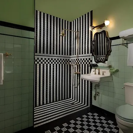 The Lafayette Hotel, Swim Club & Bungalows-3