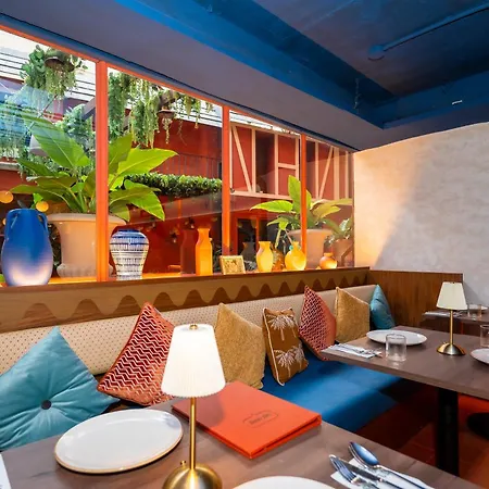 Oakwood Residence Sukhumvit 24 Bangkok-3