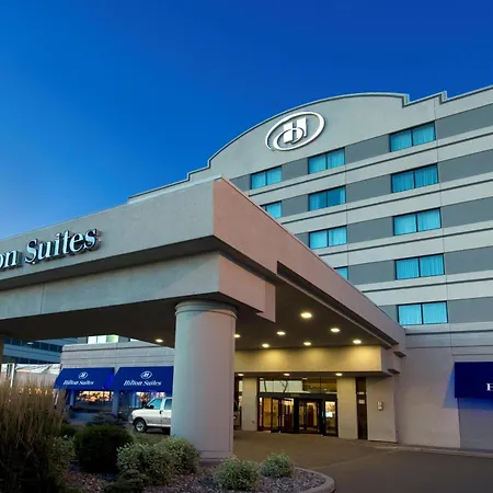 Hilton Winnipeg Airport Suites-3
