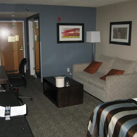 Wingate By Wyndham Fargo-2