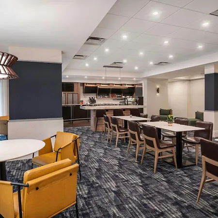 Courtyard By Marriott Toronto Airport-3