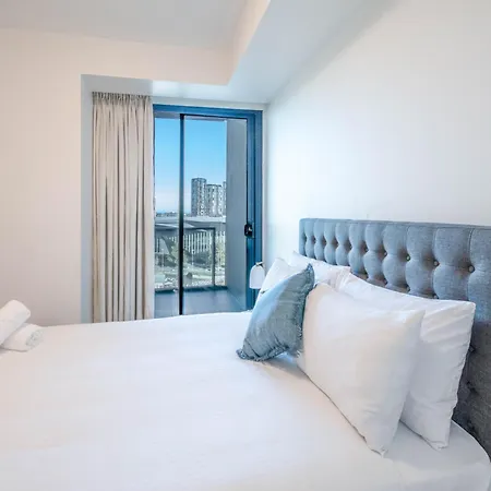 Waterfront Melbourne Apartments-3