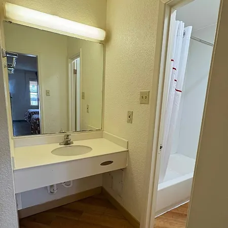 Red Roof Inn San Antonio - South Park-2