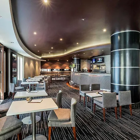Quay West Suites Melbourne-3
