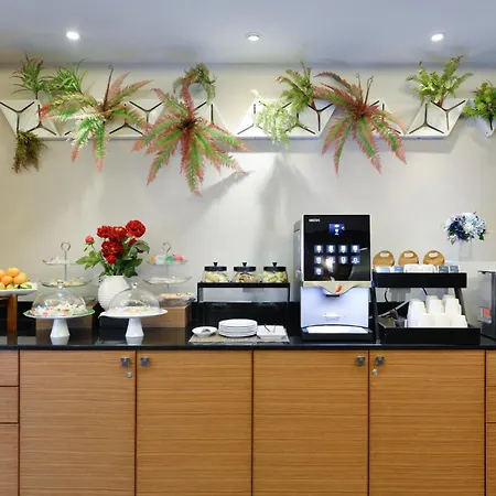 Centre Point Plus Hotel Pratunam-3